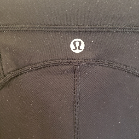 Lululemon Cropped Black Leggings with Mesh Size 4 - Picture 10 of 11